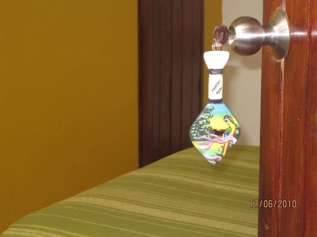 Flying Dog Hostel イキトス エクステリア 写真