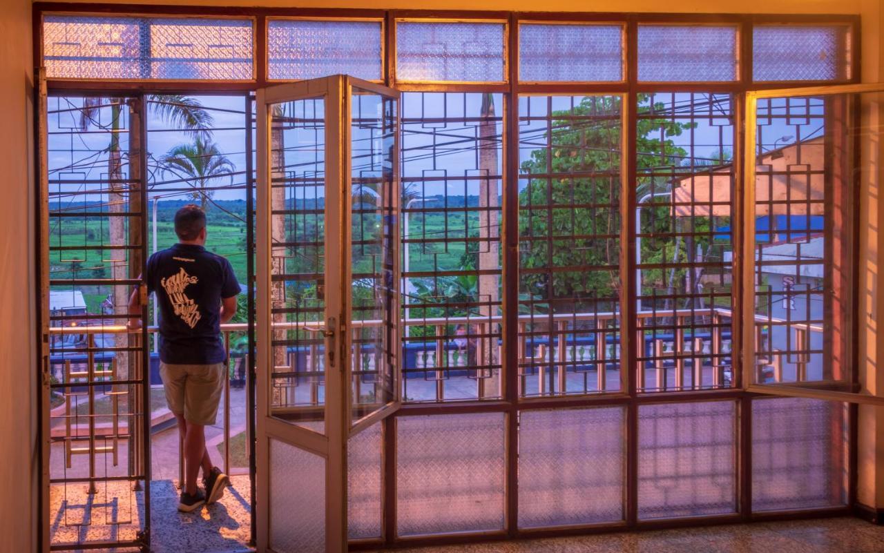 Flying Dog Hostel イキトス エクステリア 写真